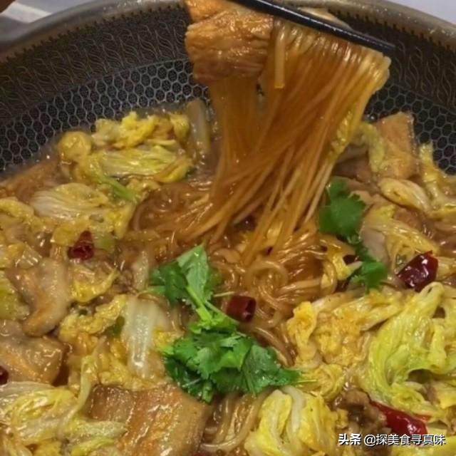 好吃的白菜炖粉条做法,白菜炖粉条白菜提前用水焯吗
