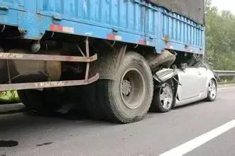 无锡压塌高架桥大货车实际载重量,无锡高架桥坍塌货车超载