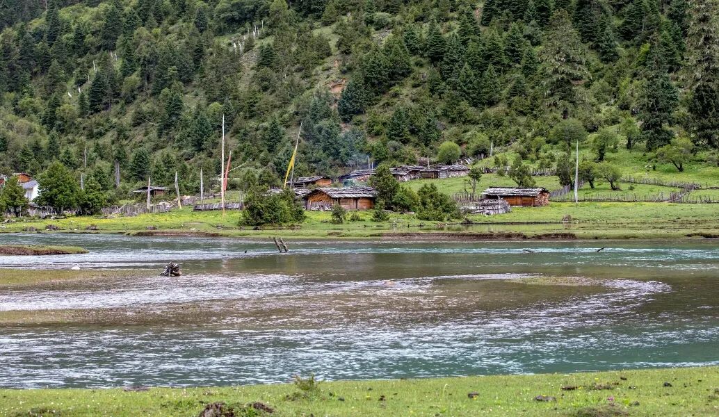 巴松措最近期攻略,巴松措可以开进去吗