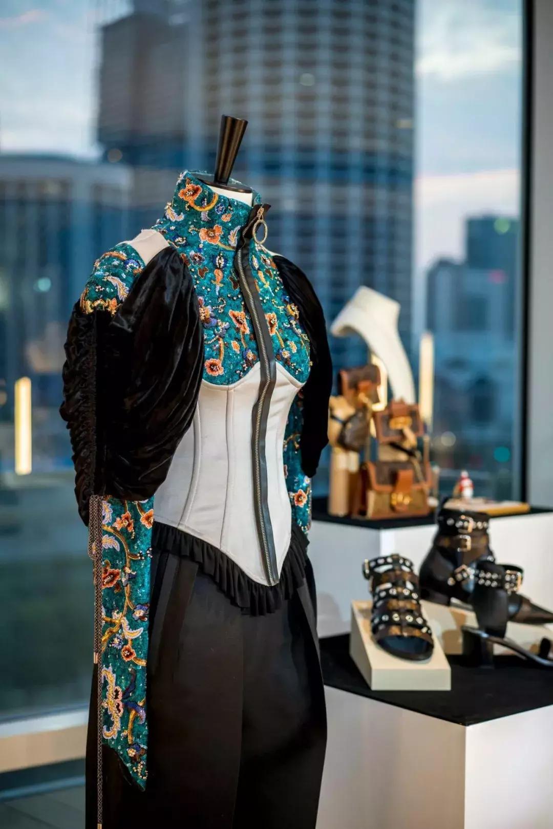 lv出了什么新款吗,lv蝙蝠侠衣服