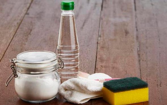 不锈钢锅清理污垢小妙招,不锈钢表面上的污渍用什么去掉