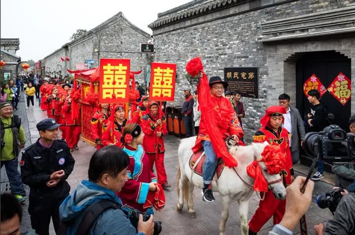 扬州一场33年前的集体婚礼，在抖音上火了