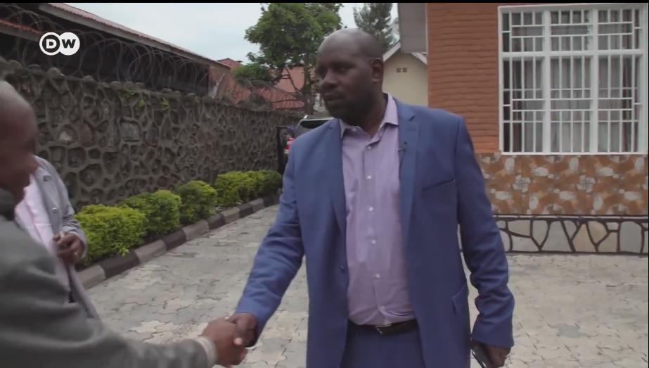 非洲最牛逼的*局骗**：靠卖勾兑果汁治病圈钱，月入1000万太疯狂了