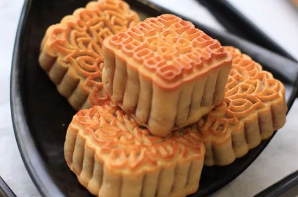 中秋佳节月色皎洁,中秋佳节圆月皎洁