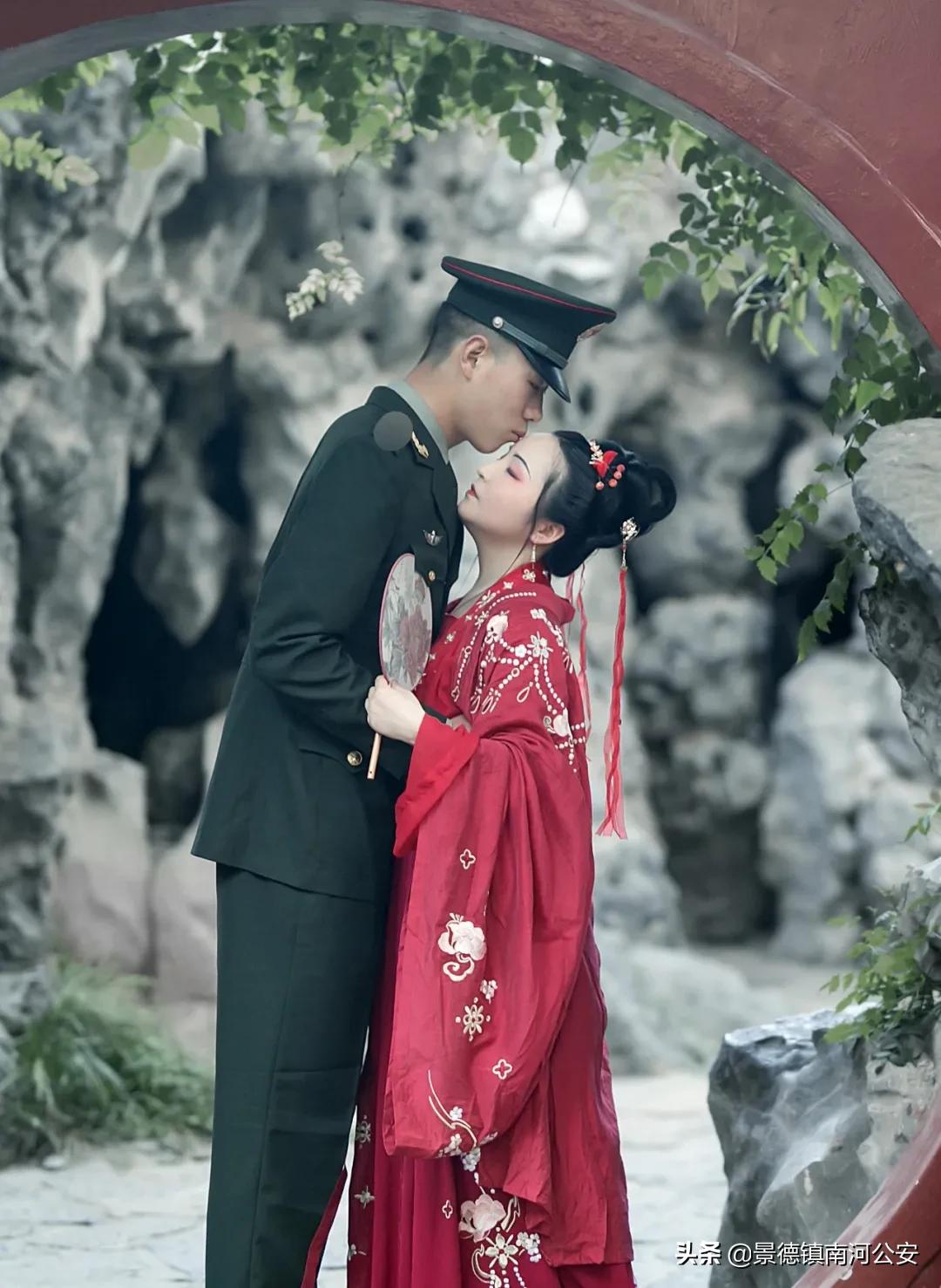 1米8和1米55姐弟恋,军情侣最萌身高差