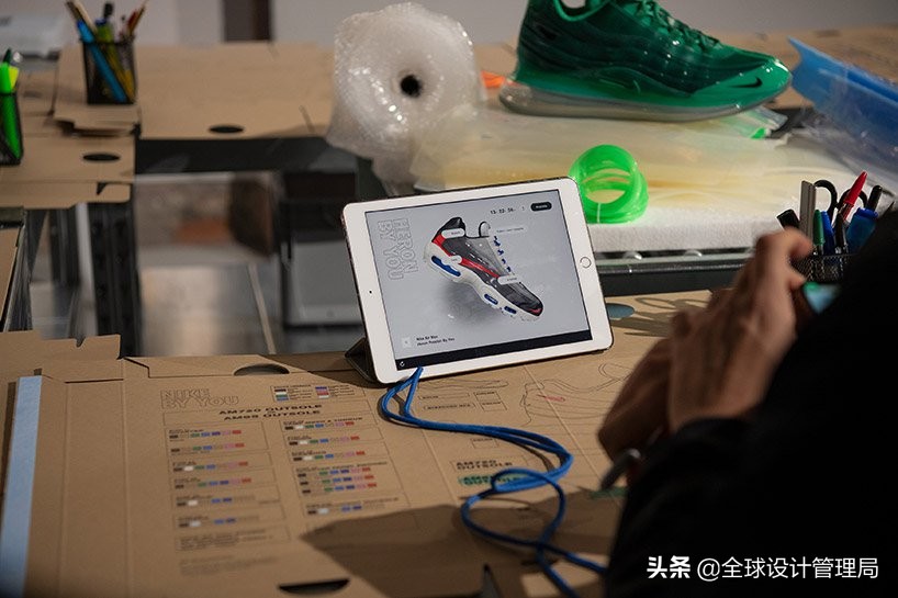 耐克设计师在米兰定制车间首次推出NikeAirMax