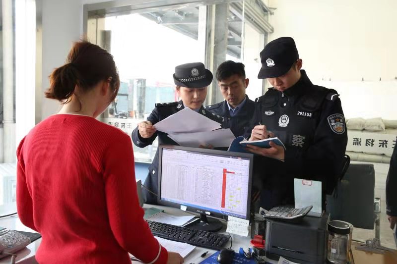 民警黄玮：用心绣绘平安社区