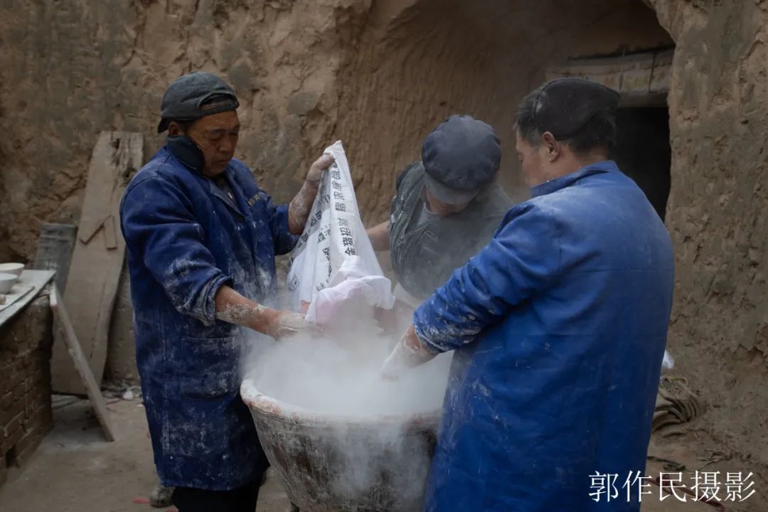 山东漏粉条的过程视频,漏瓢式粉条制作技术视频