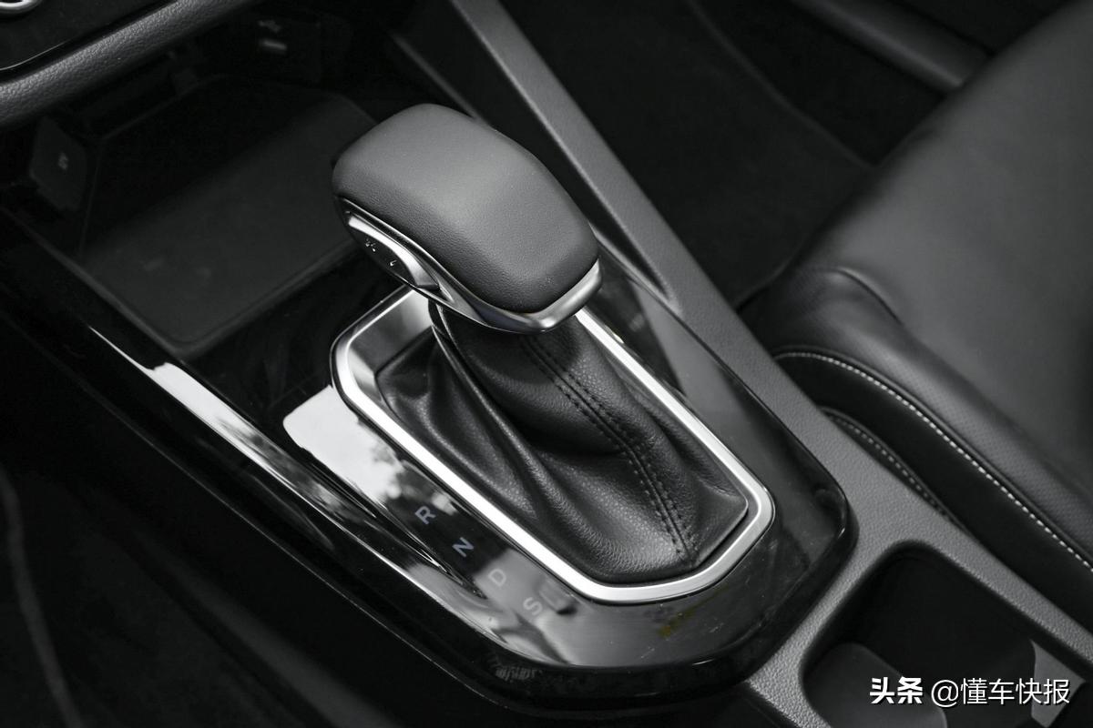 长安福特福睿斯2021钻石版,新款手动福特福睿斯汽车评测