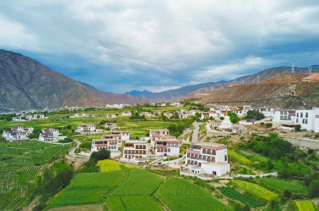 情歌故乡，格萨尔王故里，不去*藏西**就去梦中的香巴拉