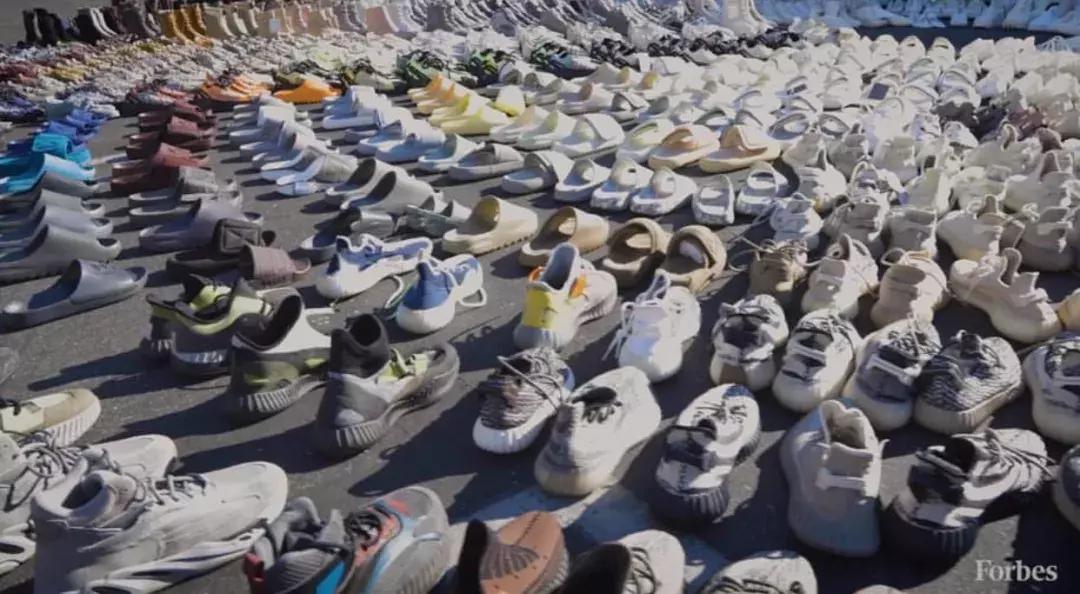 kanye把yeezy开到世界各地,kanye穿yeezy450