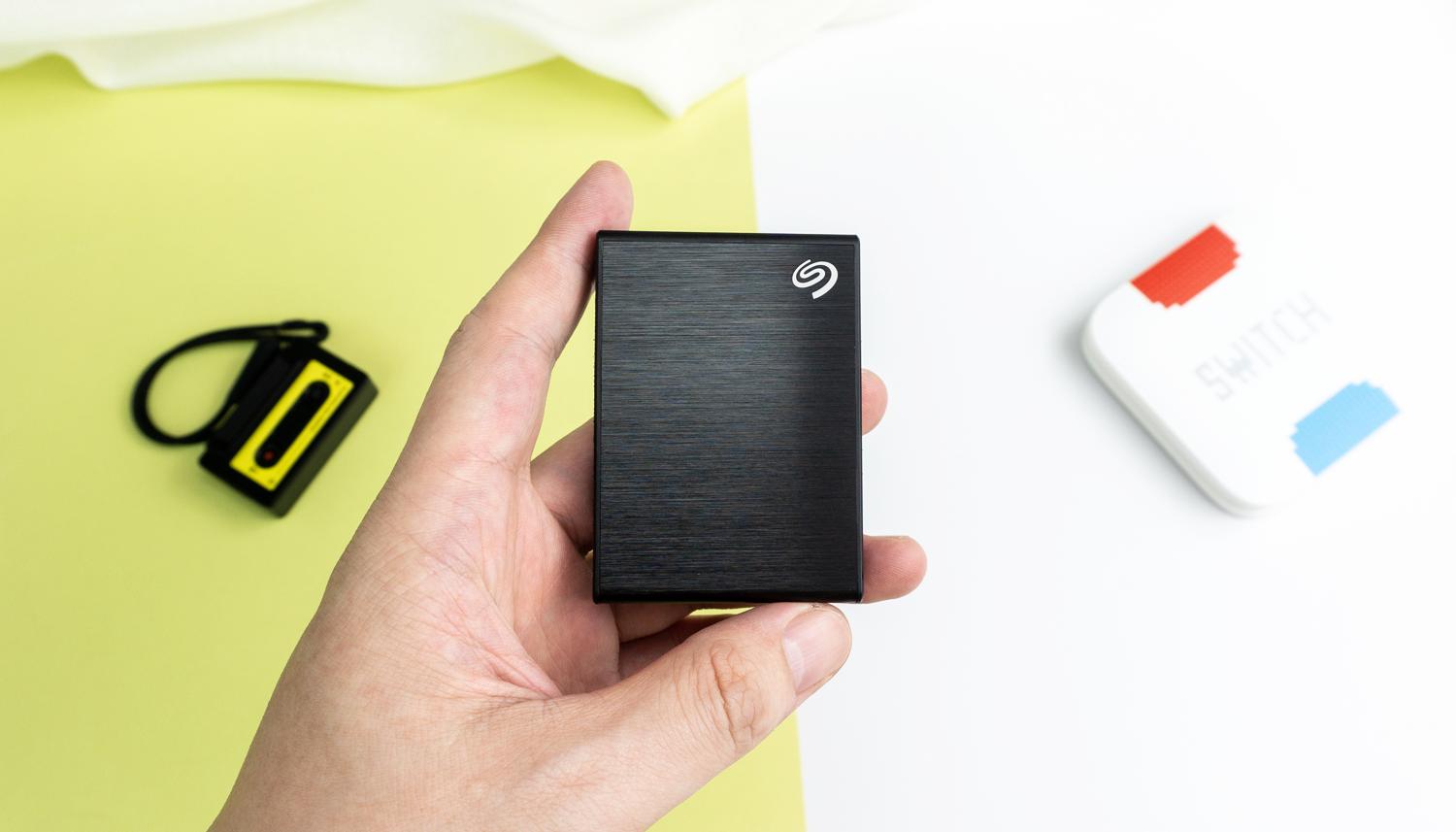 速度1030MB/s，却只有名片大小？希捷铭系列移动固态硬盘
