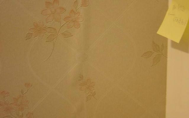 怎样修复墙纸下墙面鼓包爆皮,贴了墙纸后墙面鼓包怎么处理