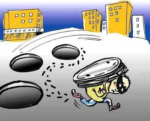 男子收废品撞到施工围挡,收废品偷井盖