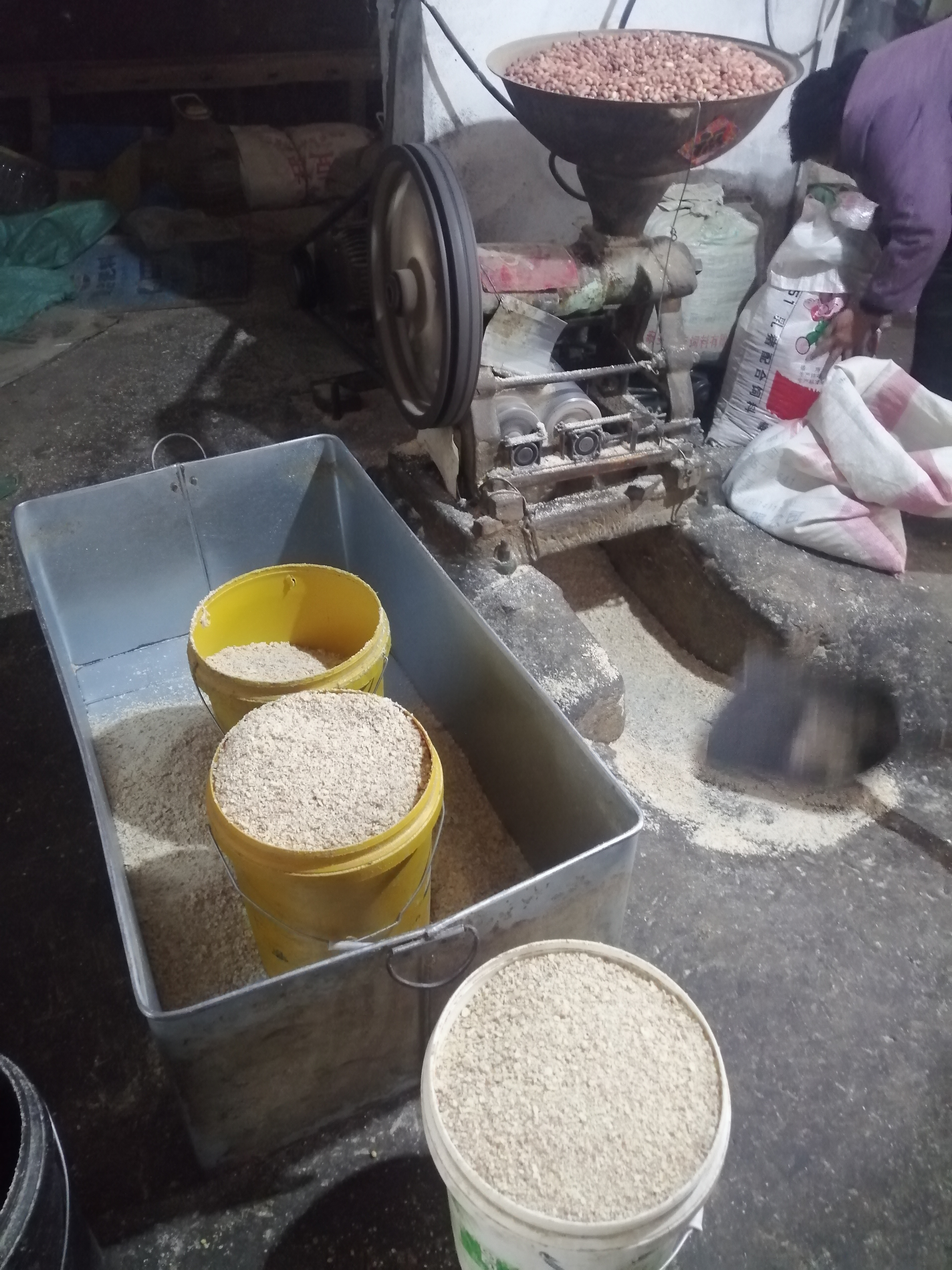 花生油制作过程的视频,花生油传统制作过程