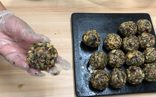 中秋节必备香酥可口五仁月饼,正宗中秋五仁月饼做法