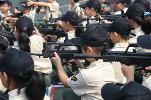 夏令营从小培养孩子的自信,夏令营孩子有梦就敢闯