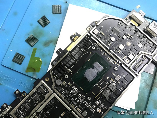 微软surfacepro5屏幕无法满屏,微软surfacepro5闪屏怎么修复