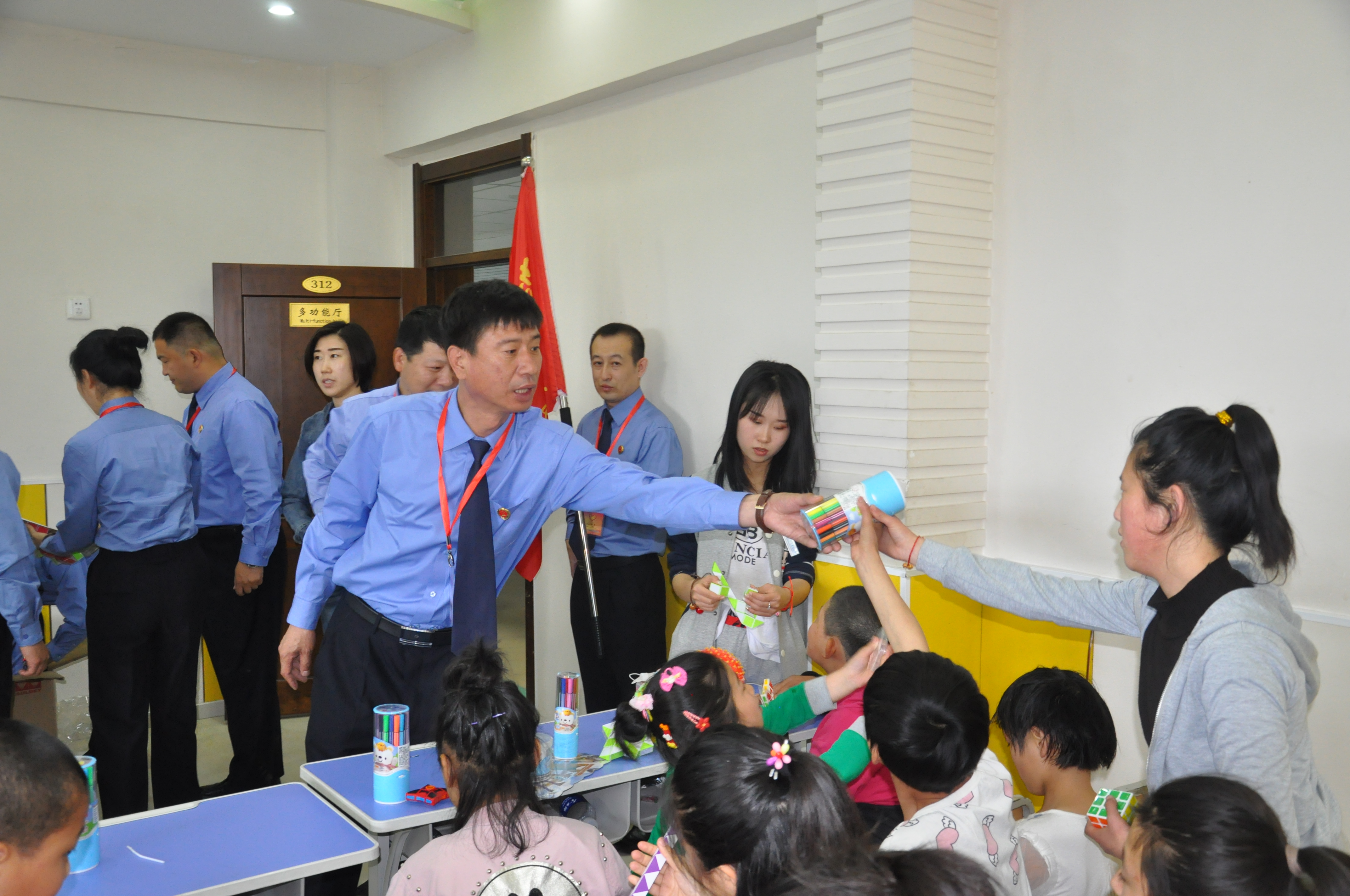 检察院到儿童福利院开展什么活动,检察院迎六一福利院送温暖活动