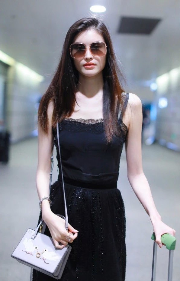 匡威鞋橄榄绿和墨绿哪个好看,匡威牛油果绿内增高