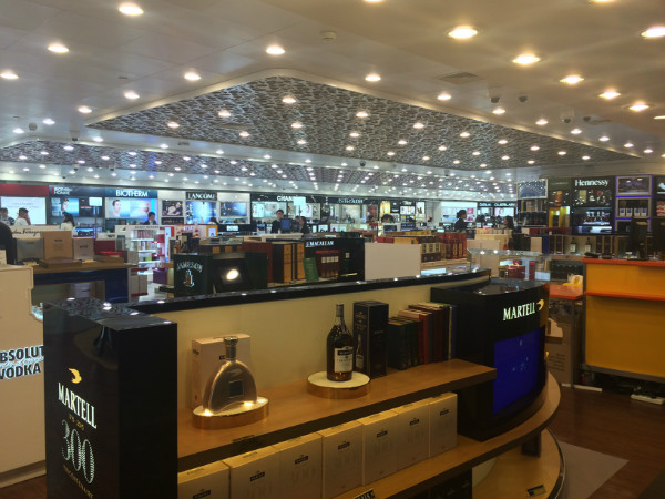 机场免税店买的酒靠谱吗,机场免税店可以买几瓶酒