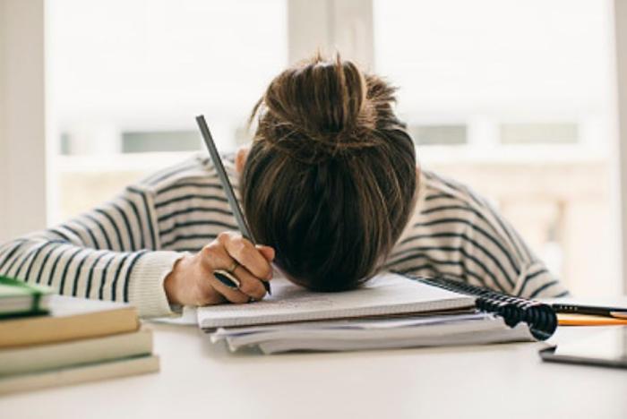 孩子学习压力大紧张家长怎么引导,现在孩子学习压力大很累家长心疼