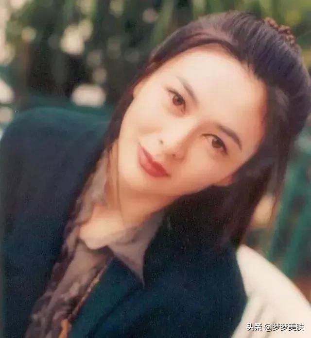 曾被当亚洲美的典范，人称“搪瓷娃娃”，现坦言做这行年龄是压力