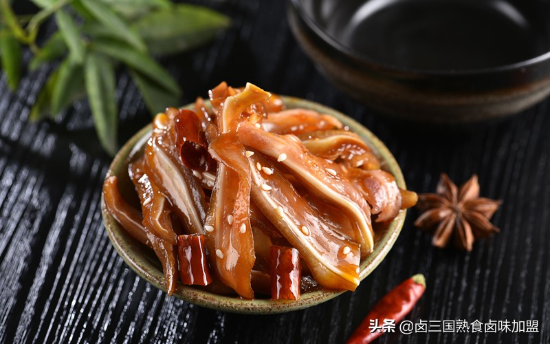 做熟食店加盟好还是自己开好,加盟熟食店店铺适合开在什么地方