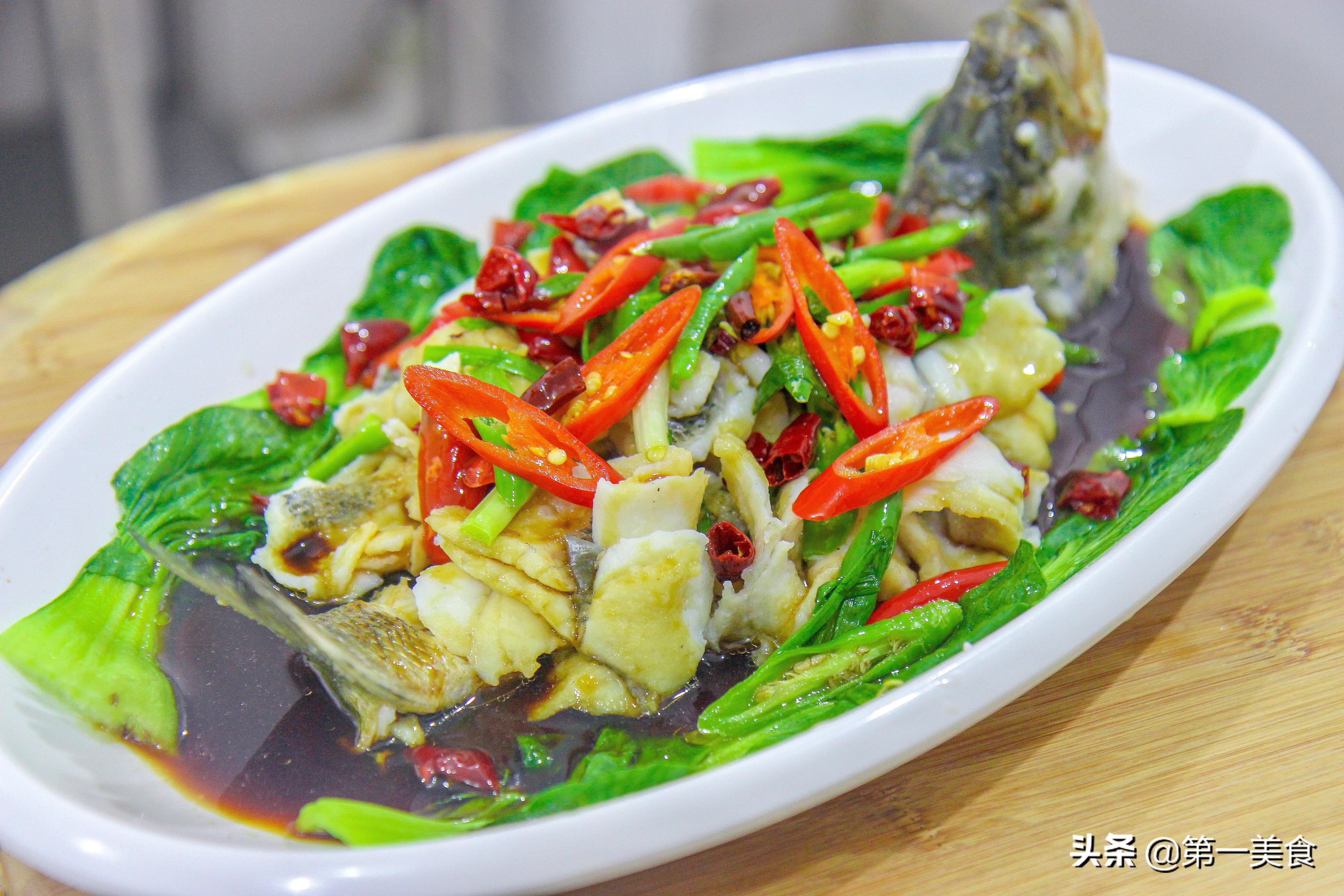 为什么饭店的鱼片滑嫩还不碎？关键在这一步，厨师长教你技巧