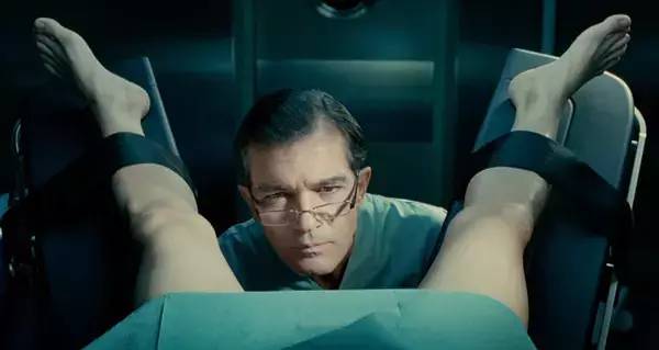 女儿被侵犯变成杀人魔,父亲将杀害女儿的凶手变性