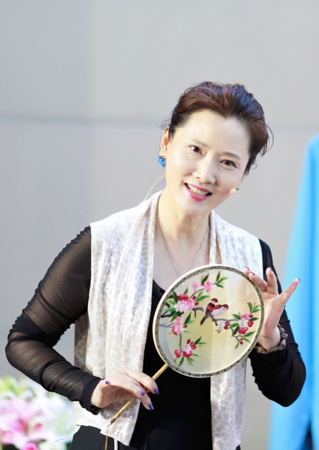 岁月不饶美人?其实皮肤松弛,白发皱纹,根本不影响她们风华绝代