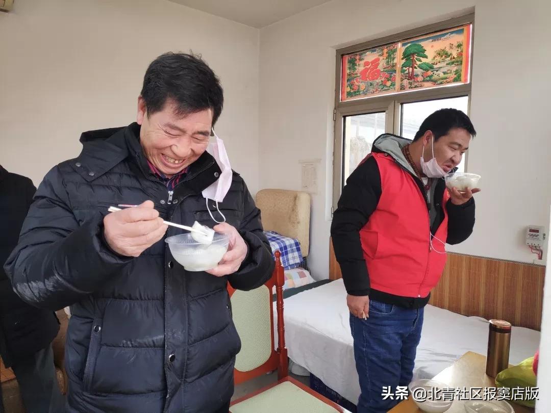 驻村工作队为村民购买生活物资,窦店疫情防控工作