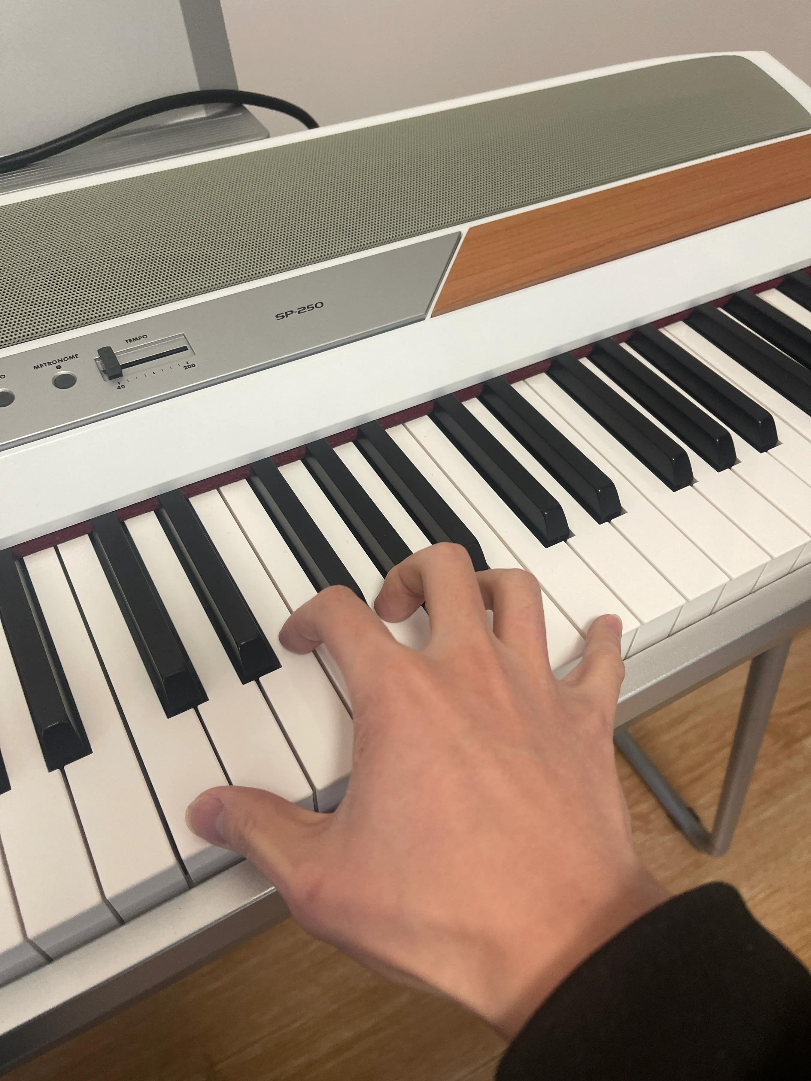 潜海姑娘电子琴弹奏指法,电子琴指法与技巧视频