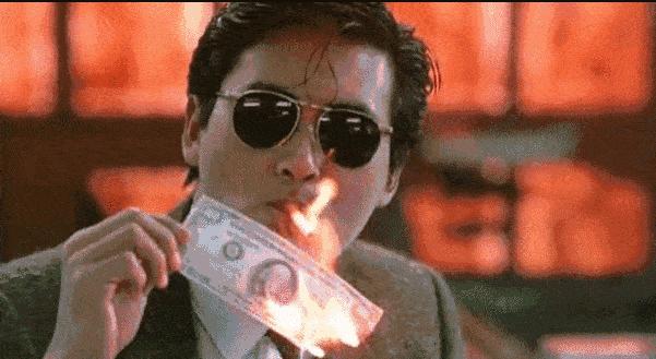 周润发介绍梁家辉赌圣搞笑片段,发哥梁家辉赌神经典片段