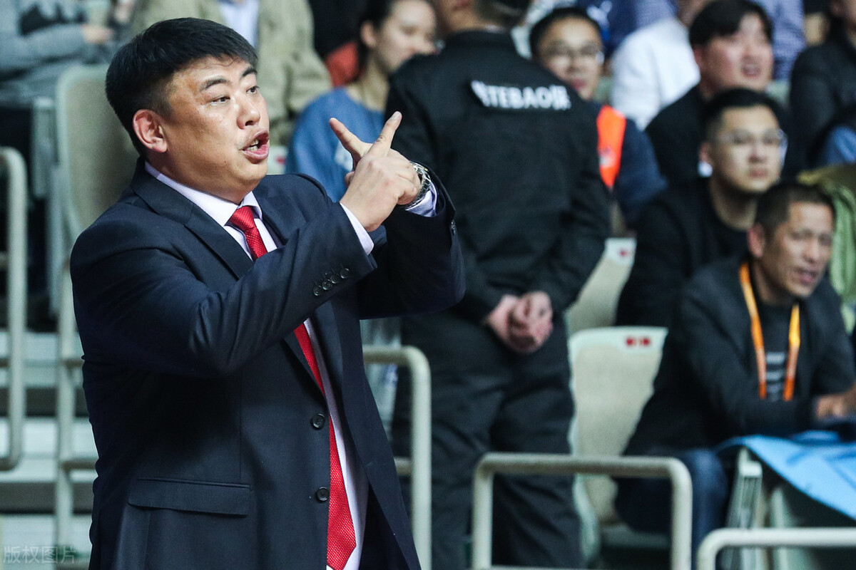 山东男篮主教练巩晓彬去哪里了,巩晓彬为何不干山东男篮主教练了