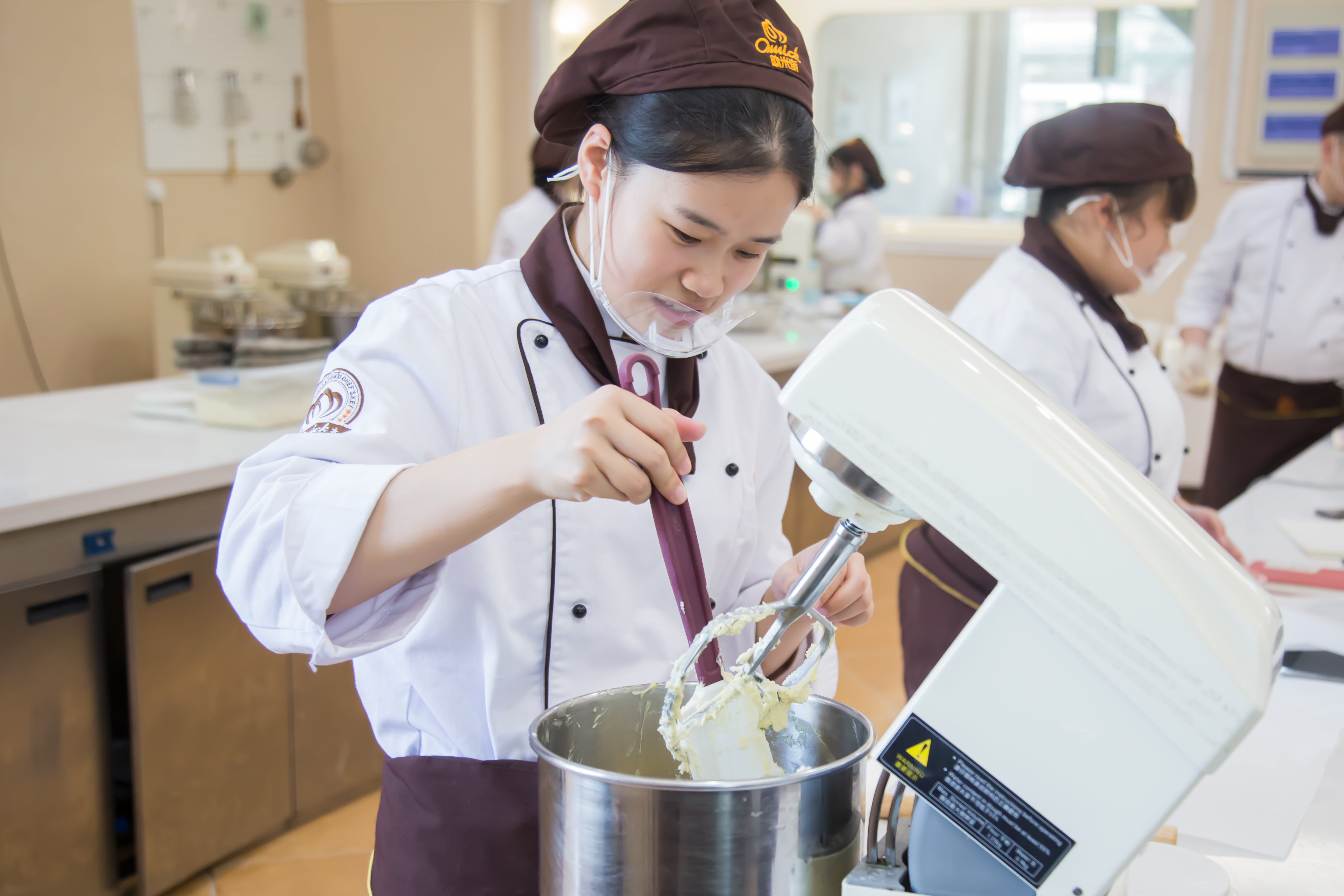 蛋糕西点培训学费价目表,蛋糕培训学校的学费多少钱一个月