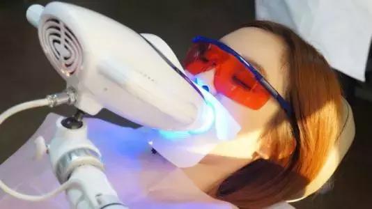 一口黄牙能洗白吗,一口黄牙毁了一张脸