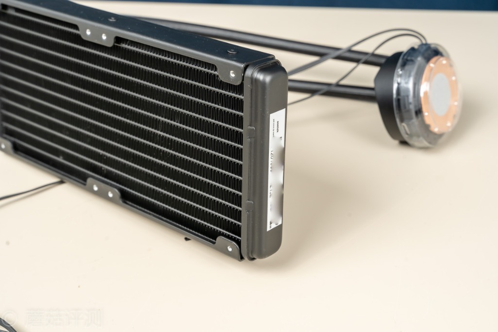 最好的240水冷评测,240分体水冷和240一体水冷对比