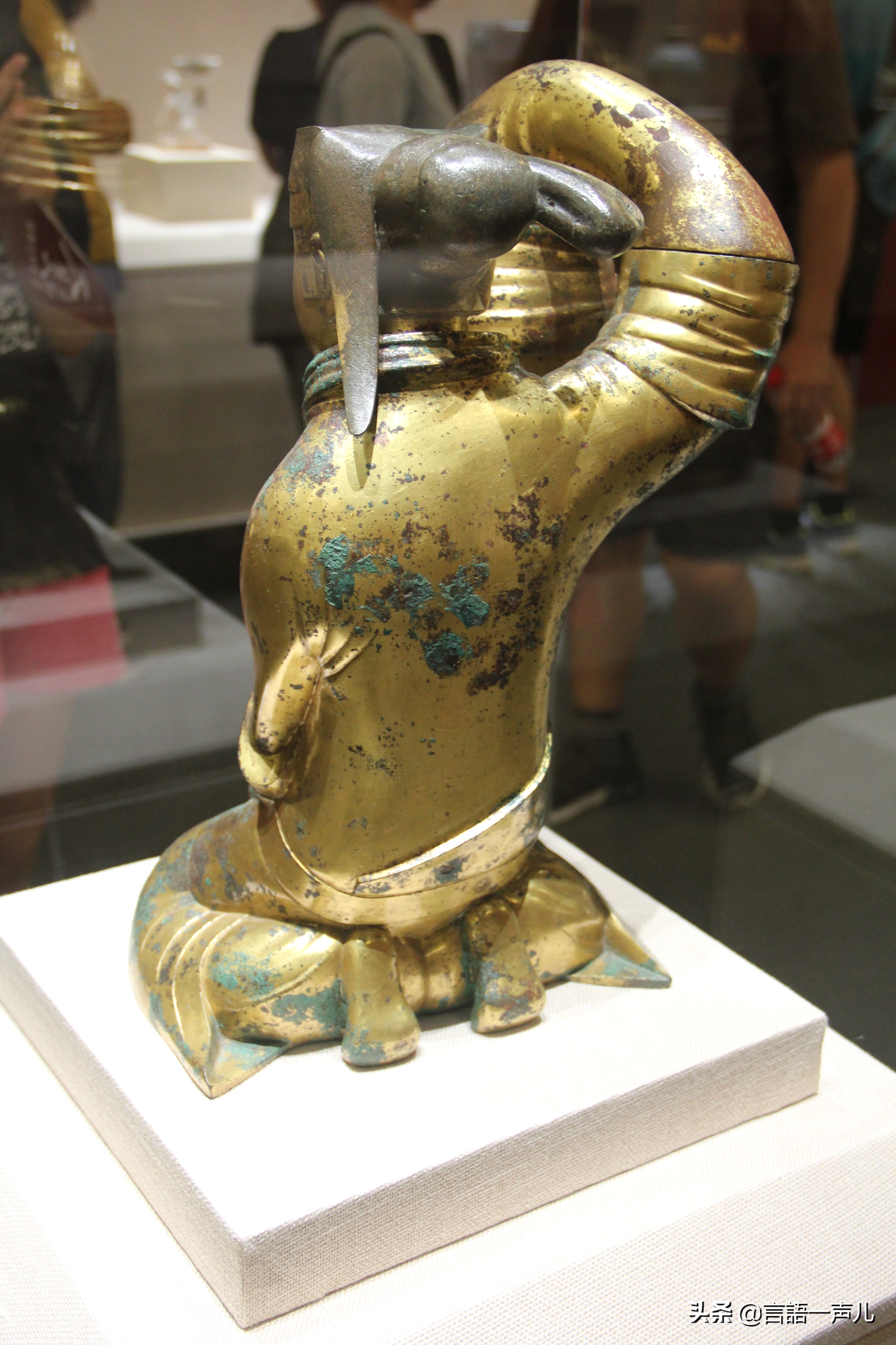 后妃人生：封后2年就失明，长信宫灯点亮她漫长人生路