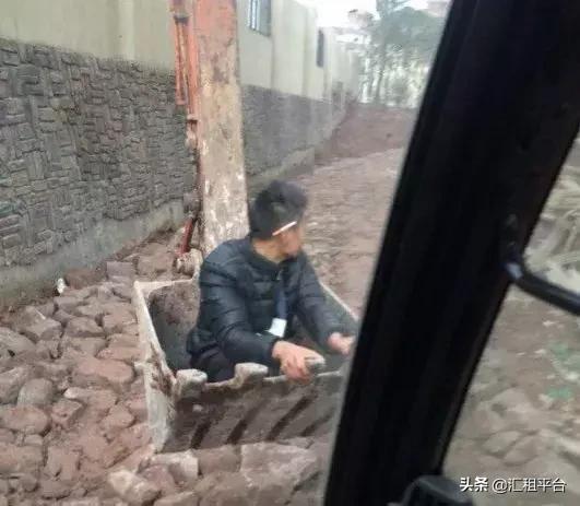 挖机买两年了现在活不多怎么办,购买挖机无力偿还逾期被起诉