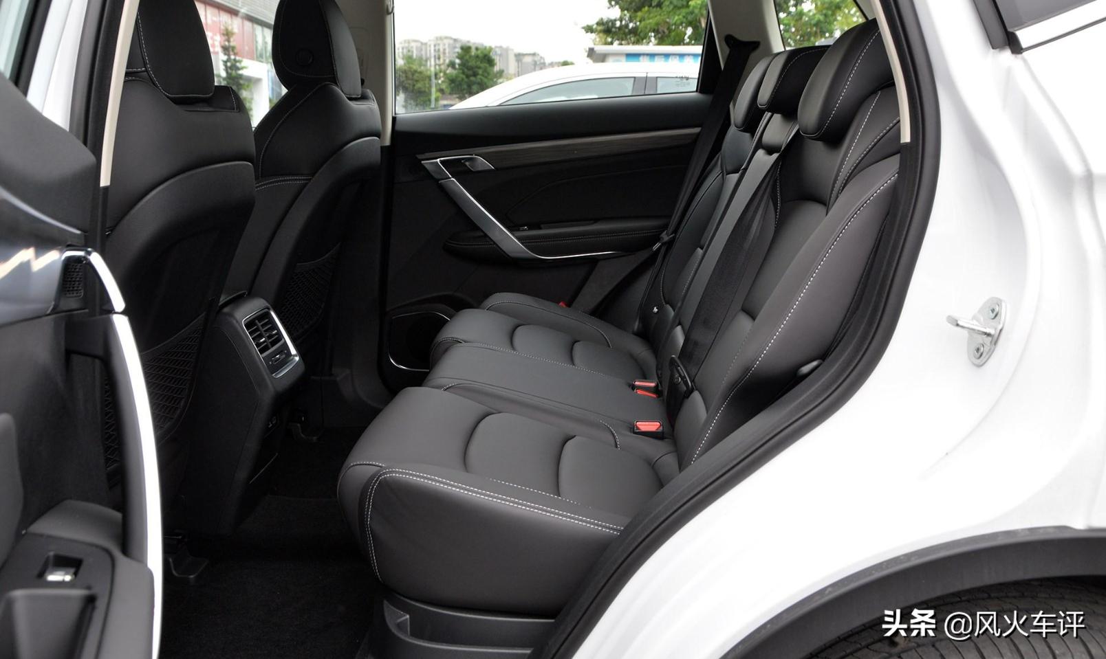 吉利博越l2023款旗舰版测评,博越是吉利第一款suv吗