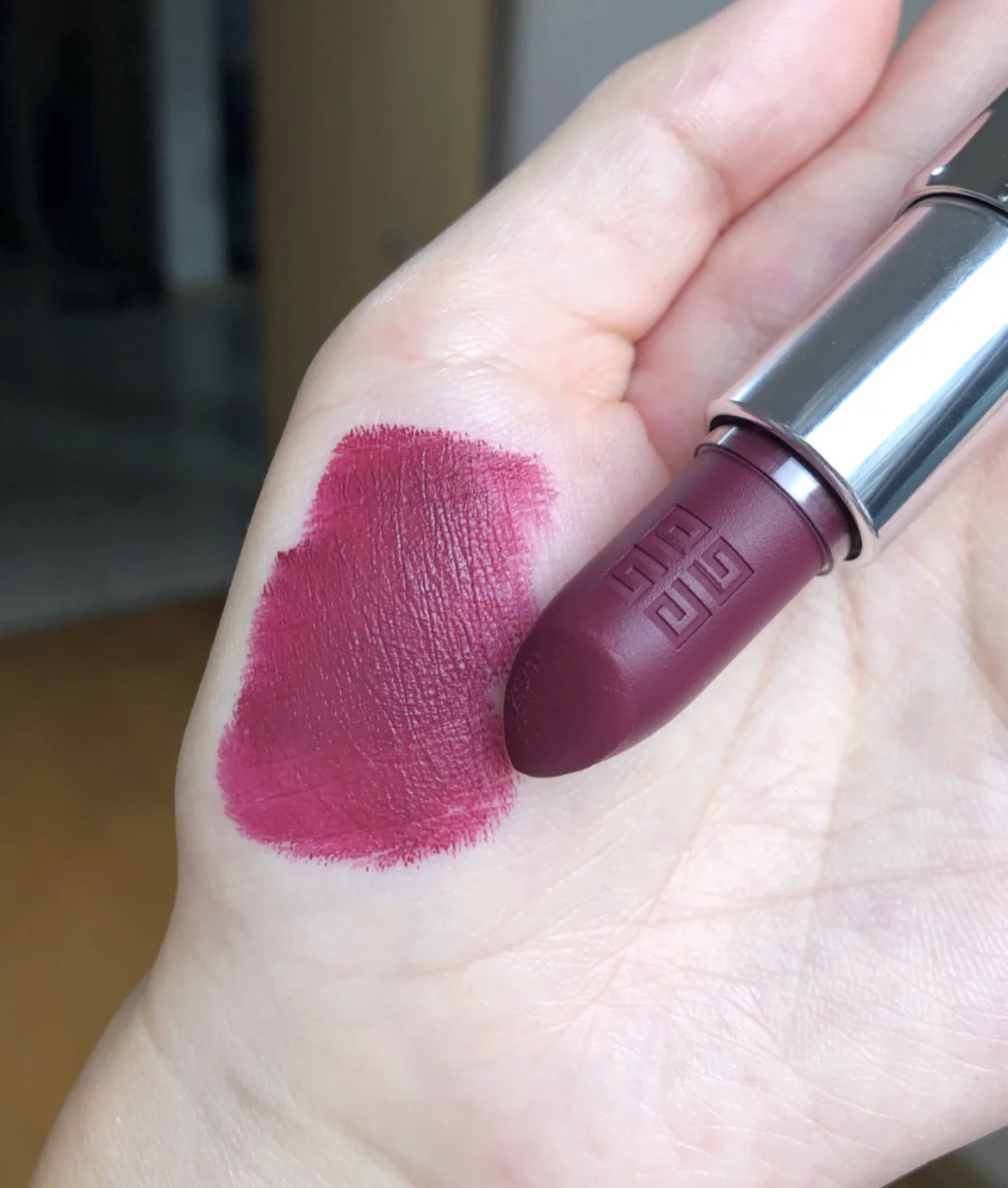 浆果色才是“显白王者”，黄皮亲测！气质高级又显年轻，很难不爱