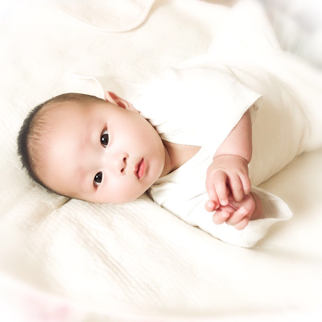 乖宝宝突然很爱哭,宝宝正高兴的玩耍突然大哭