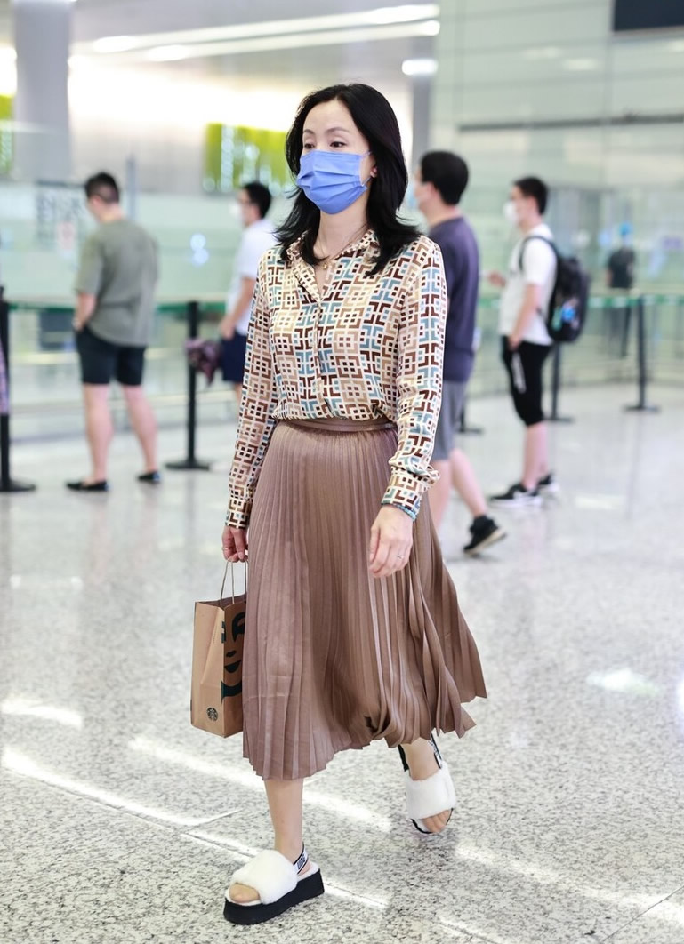 大百褶裙和小百褶裙哪个显瘦,百褶裙秋冬胖mm显瘦遮肉搭配