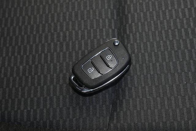 现代瑞纳4.99万就能入手,最实在最省油动力强价格优惠的车