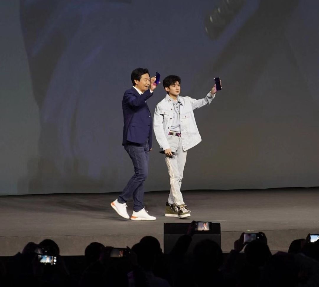 yeezy黑色上脚,王源球鞋