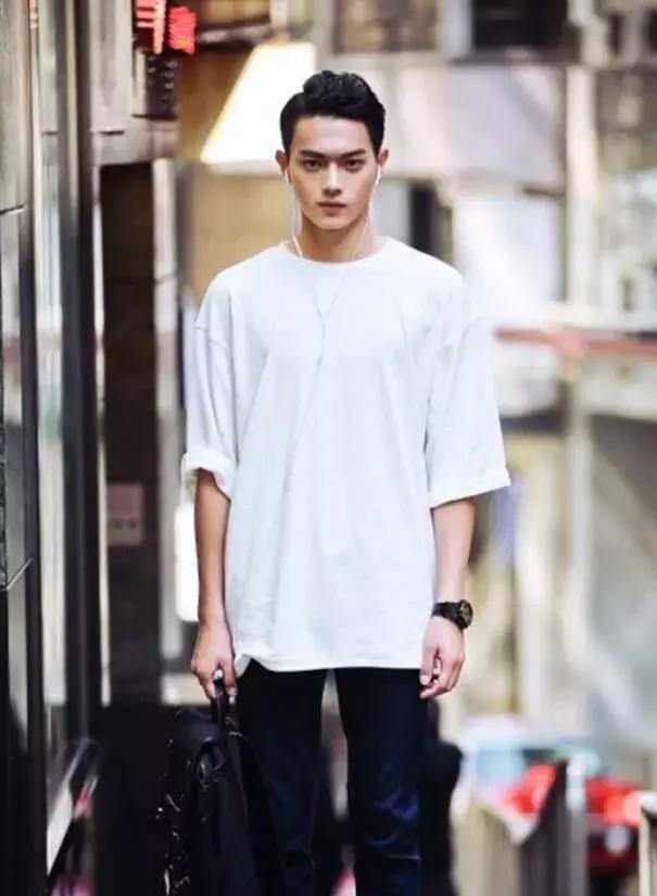 男士t恤怎么穿更有层次,男士t恤怎么穿显得成熟