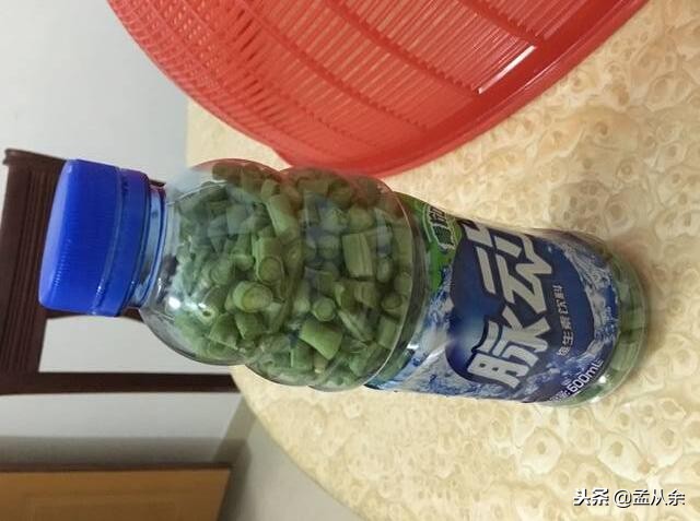 自制酸豆角，第二天瓶底鼓了怎么办？来！这么做照样嘎崩脆