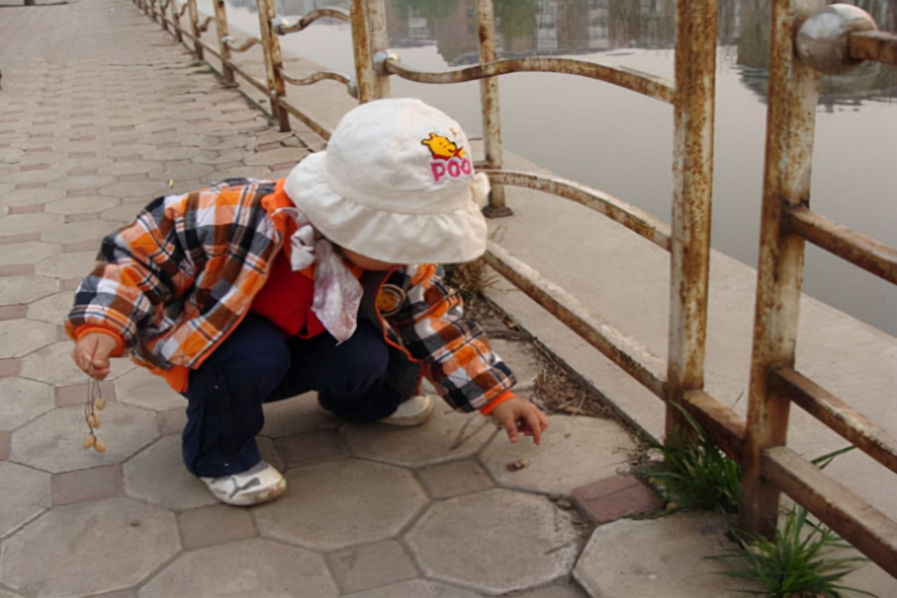 小孩捡废品真的有意义吗,孩子捡废品