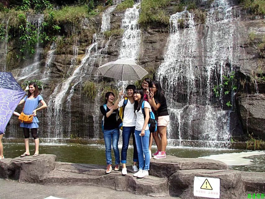 广州莲花山景点,岭南莲花山全景